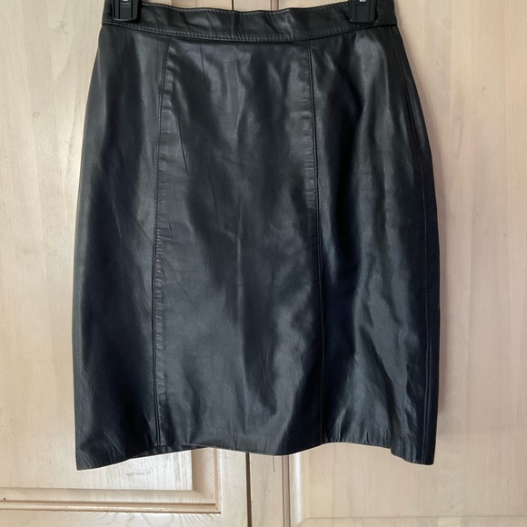 COMINT LADIES Genuine Leather Skirt Size 7/8 Black A-Line - Picture 2 of 6
